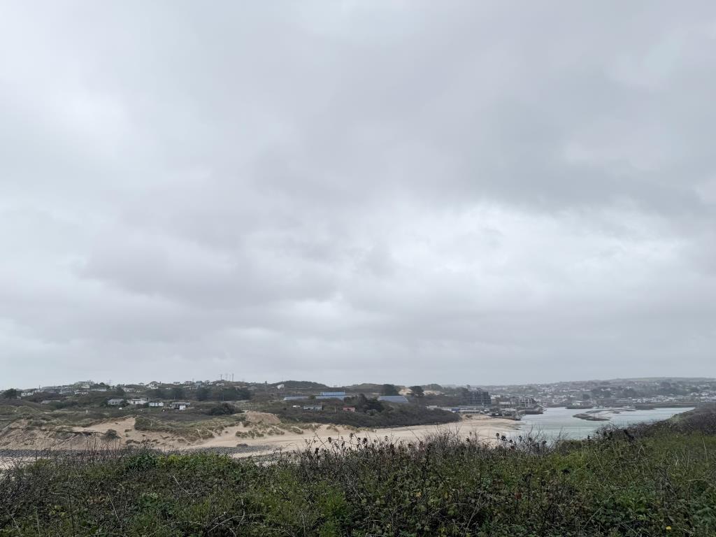 Lot: 36 - FREEHOLD LAND AND BEACH WITH BREATHTAKING VIEWS - Cliffland and views over Porthkidney beach and Hayle